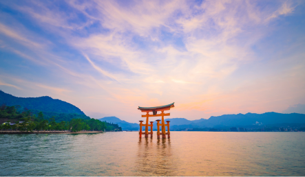 広島県宮島の厳島神社の鳥居