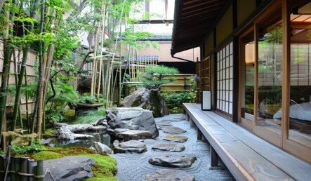 落ち着いた雰囲気のホテル・旅館が多い